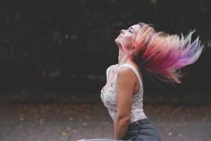 女生辦公桌旺事業(yè)的風(fēng)水?dāng)[件，辦公桌擺放什么好